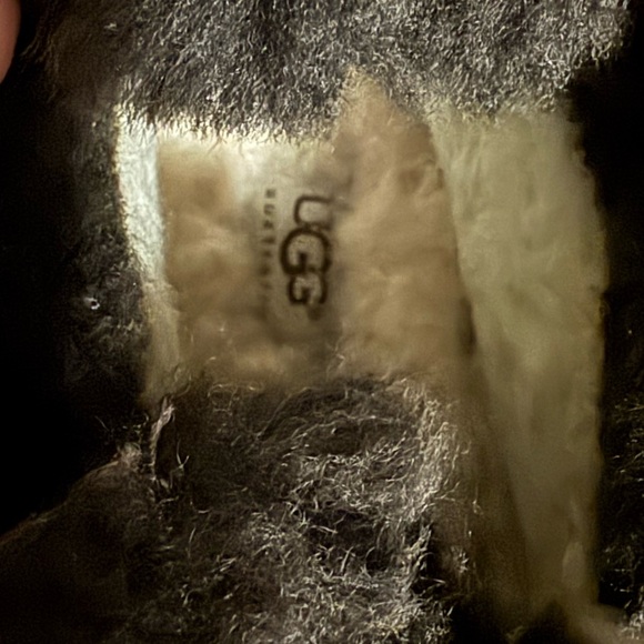 UGG Adirondack Chestnut Leather Boots with Black Fur - Picture 7 of 8